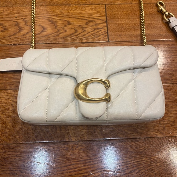 Tabby Crossbody Wristlet With Pillow Quilting - Picture 4 of 15